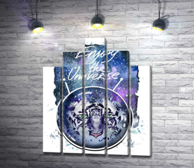 Силуэт белого тигра под надписью "Enjoy the Universe"