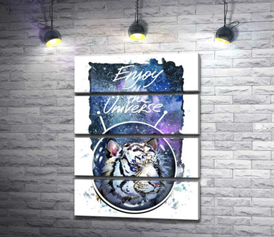 Белый тигр с надписью "Enjoy the Universe"