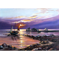Вечернее солнце освещает лодку и рыбацкие дома