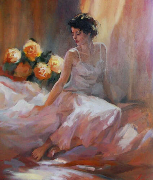 Ніжний силует дівчини в білій шовковій сукні поряд з букетом троянд