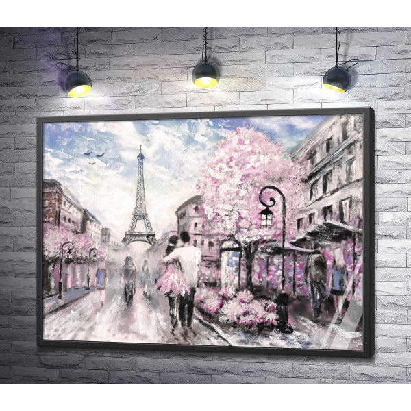 Влюбленная пара гуляет по весенней улице Парижа