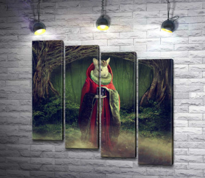 Король кролик стоит среди туманного леса