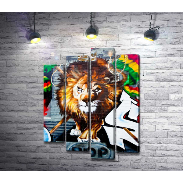 Король лев грізно наближається на графіті