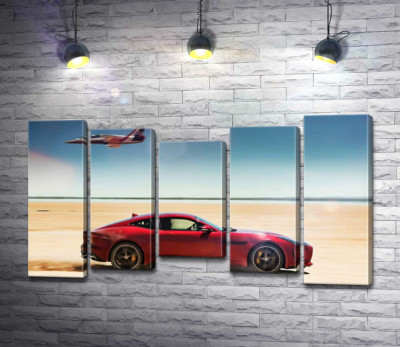 Червоний автомобіль Jaguar F-Type R розминувся з літаком серед пустелі