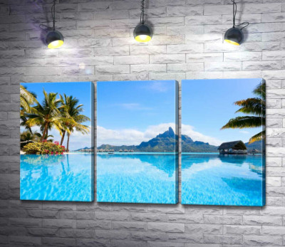 Модульная картина "Горный хребет острова Бора-Бора (Bora Bora) отражается в бирюзе тропического океана"