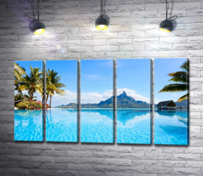 Модульная картина "Горный хребет острова Бора-Бора (Bora Bora) отражается в бирюзе тропического океана"