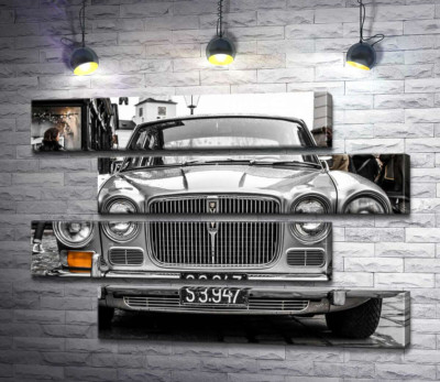 Модульная картина "Серый спортивный люкс-седан Jaguar XJ6"