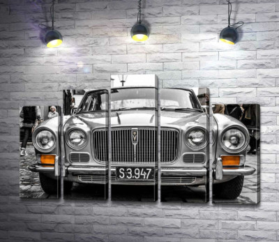 Модульна картина "Сірий спортивний люкс-седан Jaguar XJ6"