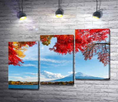 Модульная картина "Вид на гору Фудзи (Mount Fuji) из тени осенних деревьев"