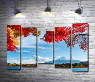 Модульная картина "Вид на гору Фудзи (Mount Fuji) из тени осенних деревьев"