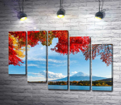 Модульна картина "Вид на гору Фудзі (Mount Fuji) з тіні осінніх дерев "