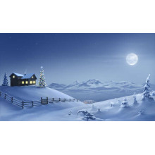 Луна светит на заснеженный холм с праздничным домом