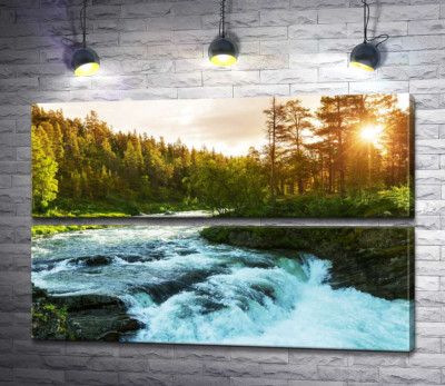 Бурхлива річка тече по кам'яних порогах