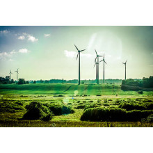 Ветряные электростанции работают в поле