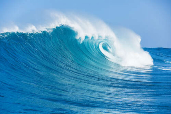 Пінистий гребінь морської хвилі