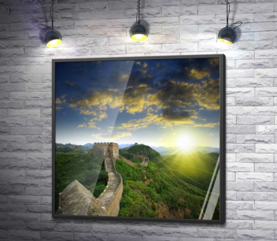 Постер "Тонка смужка Великого китайського муру тягнеться зеленими схилами"