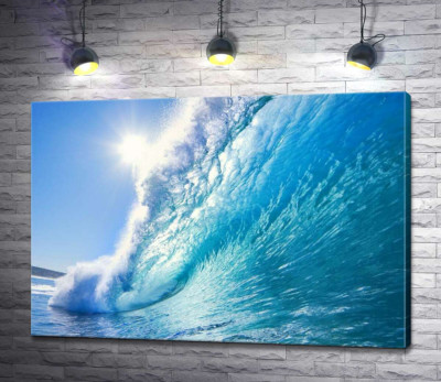 Нежная голубизна воды на гребные волны