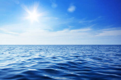 Волнистая поверхность морской воды