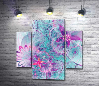 Голубой орнамент переплетается с фиолетовыми цветами