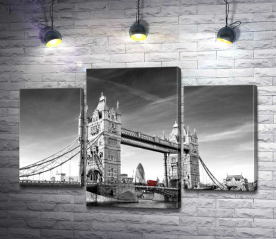 Модульная картина "Красный автобус следует по Тауэрскому мосту (Tower Bridge)"