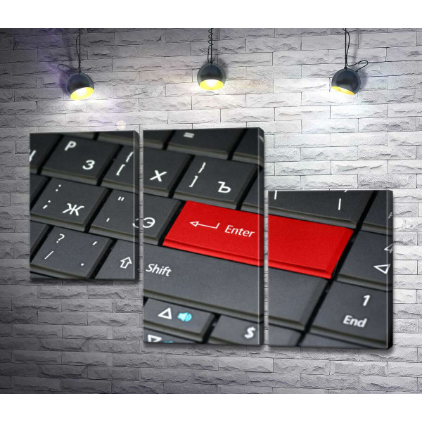 Червона клавіша "Enter" на пастельно-чорній клавіатурі