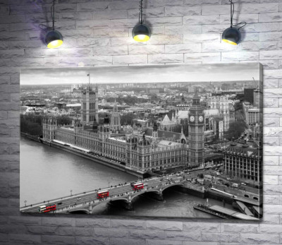 Красные пятна автобусов на Вестминстерском мосту (Westminster Bridge)
