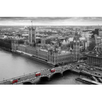 Красные пятна автобусов на Вестминстерском мосту (Westminster Bridge)