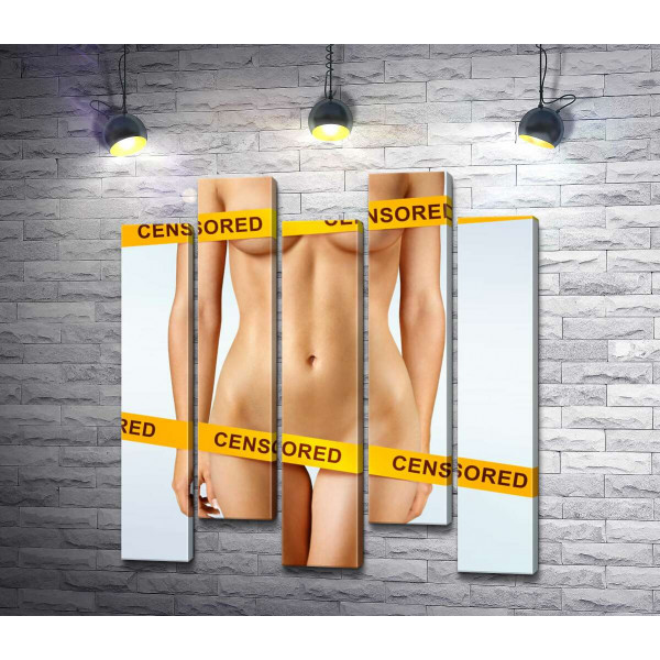 Интимные зоны соблазнительного женского тела прикрыты желтой лентой "censored"