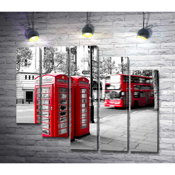 Червоний акцент телефонних будок у пастельному спокої лондонської вулиці