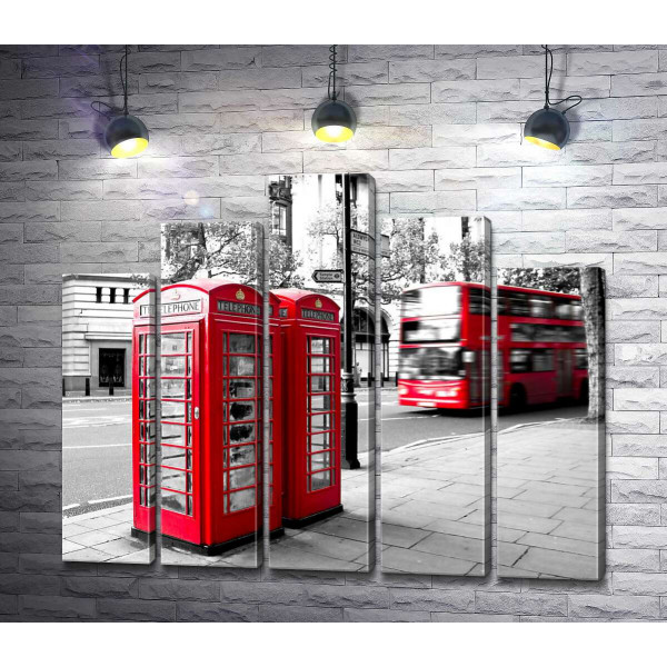 Красный акцент телефонных будок в пастельном покое лондонской улицы