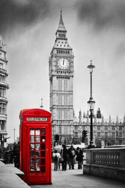 Контраст червоної телефонної будки та сірої вежі Біг Бену (Big Ben)