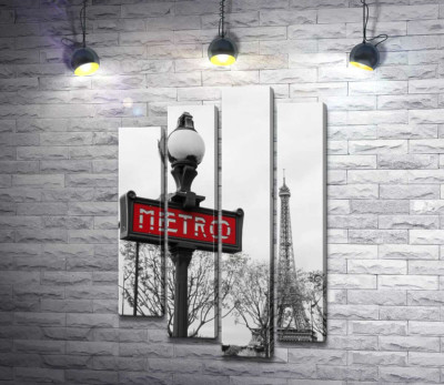 Ліхтар з вінтажним написом "metro" на фоні Ейфелевої вежі (Eiffel tower)