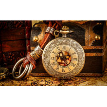 Ажурні візерунки на кишеньковому годиннику мореплавця