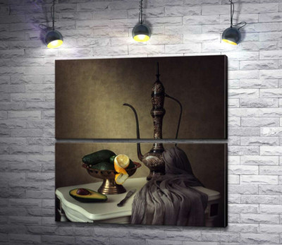 Модульная картина "Восточный натюрморт: кувшин возле вазы с авокадо и лимоном"