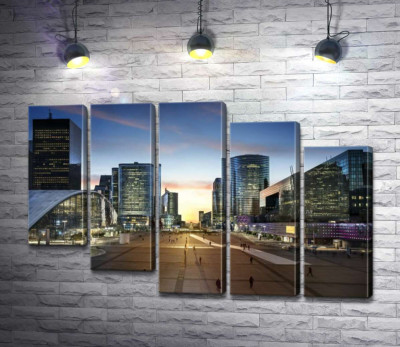 Вечір на площі Дефанс (La Defense)