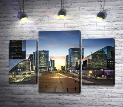 Вечір на площі Дефанс (La Defense)