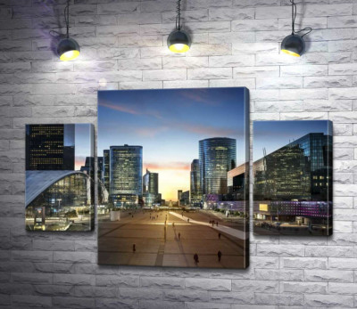 Вечір на площі Дефанс (La Defense)