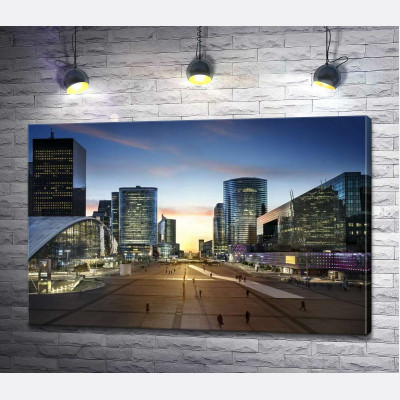 Вечір на площі Дефанс (La Defense)