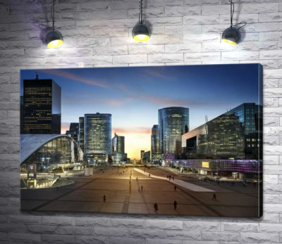 Вечер на площади Дефанс (La Defense)