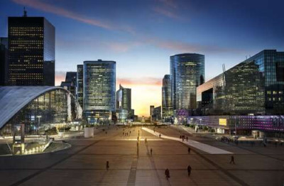 Вечер на площади Дефанс (La Defense)