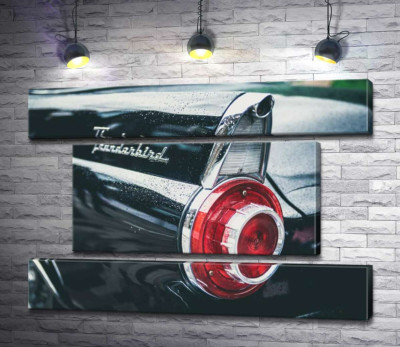 Задня фара люксового автомобіля Ford Thunderbird