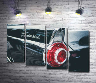Модульная картина "Задняя фара люксового автомобиля Ford Thunderbird"