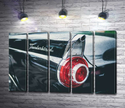 Модульная картина "Задняя фара люксового автомобиля Ford Thunderbird"