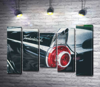 Модульная картина "Задняя фара люксового автомобиля Ford Thunderbird"