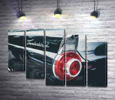 Модульна картина "Задня фара люксового автомобіля Ford Thunderbird"