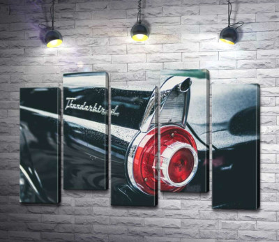 Модульная картина "Задняя фара люксового автомобиля Ford Thunderbird"