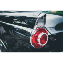 Задня фара люксового автомобіля Ford Thunderbird