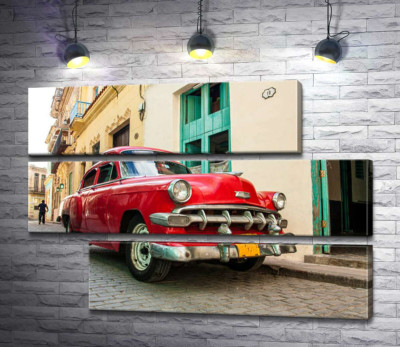 Красный Chevrolet Bel Air на солнечной улице