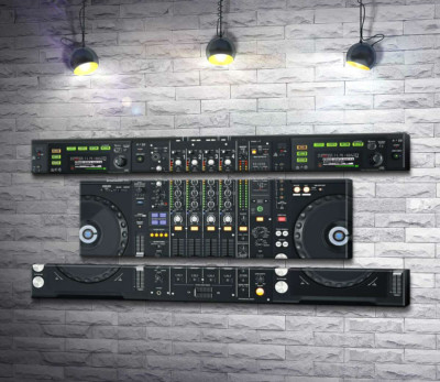 Модульная картина "Современный DJ контроллер Pioneer"