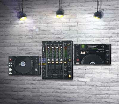Модульная картина "Современный DJ контроллер Pioneer"